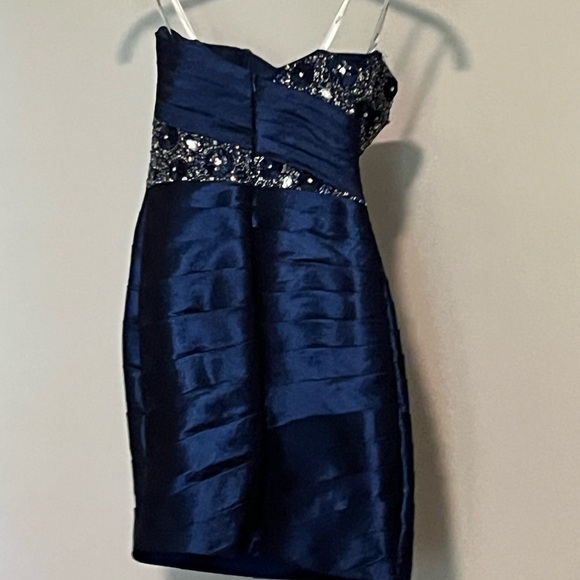Navy blue short Riva Designs size 2 dress with gorgeous sequins of various sizes - Picture 3 of 5